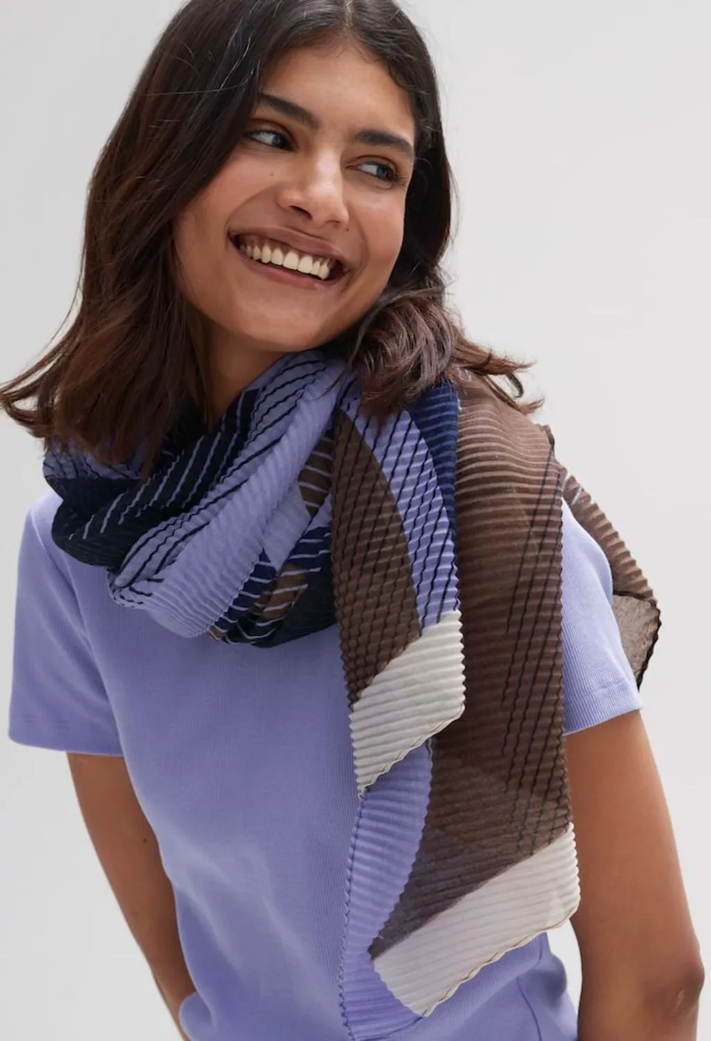 Adoli Scarf