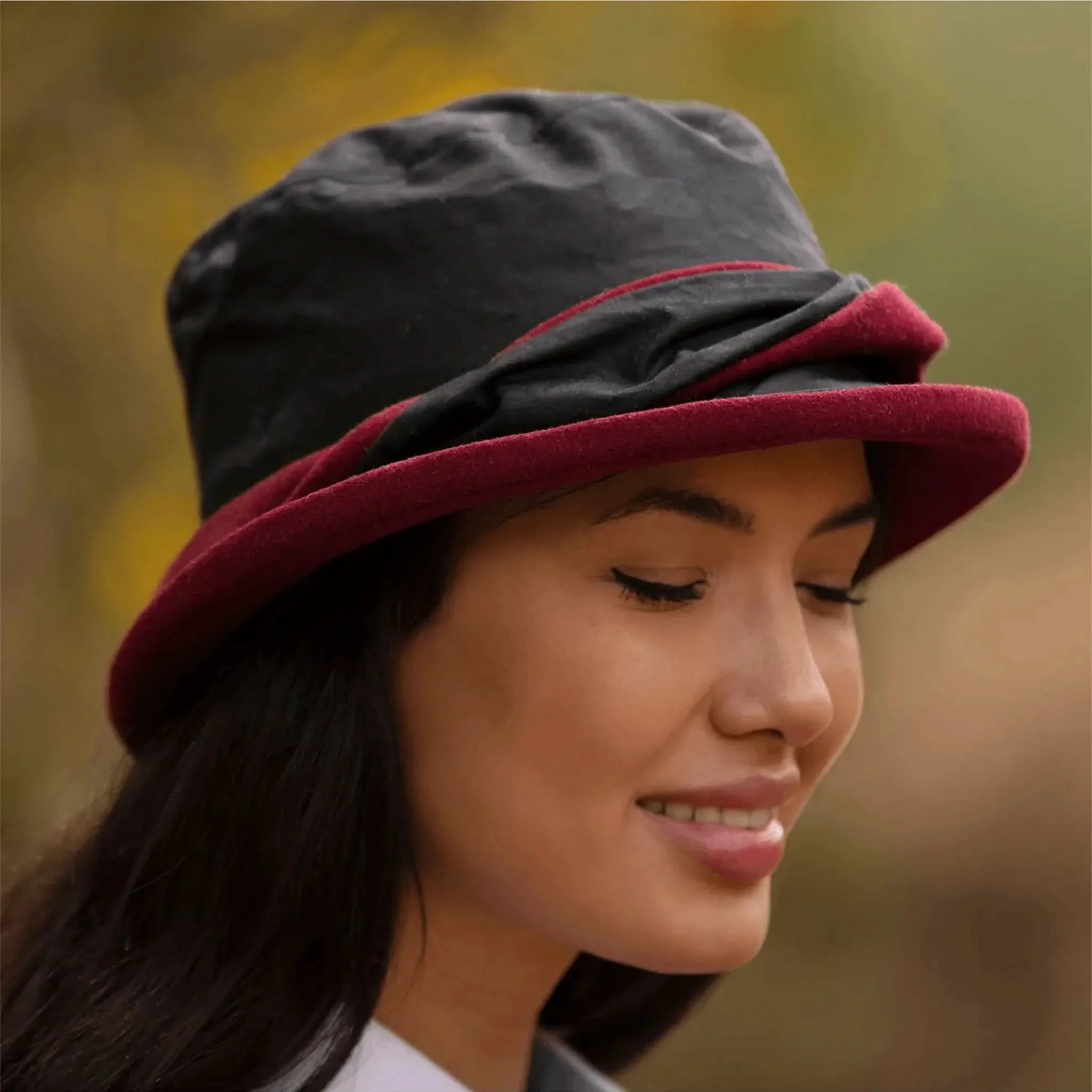 Wax Twist Black/Red Hat